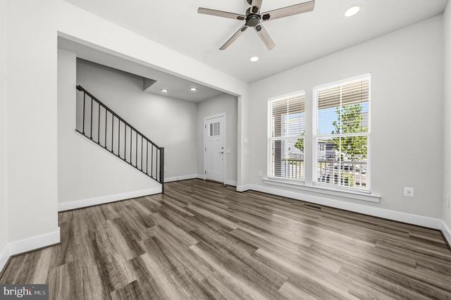 2020 SILVER SYCAMORE LN, Dumfries, VA 22026