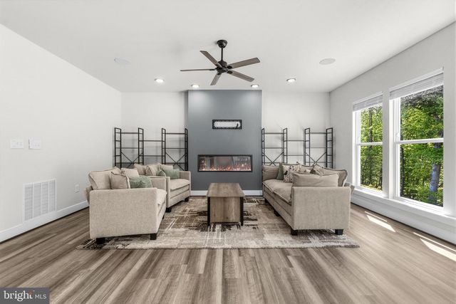 2020 SILVER SYCAMORE LN, Dumfries, VA 22026