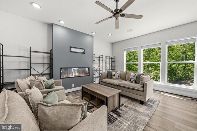 2020 SILVER SYCAMORE LN, Dumfries, VA 22026