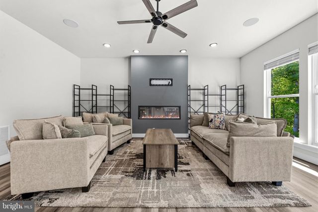 2020 SILVER SYCAMORE LN, Dumfries, VA 22026