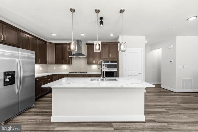 2020 SILVER SYCAMORE LN, Dumfries, VA 22026