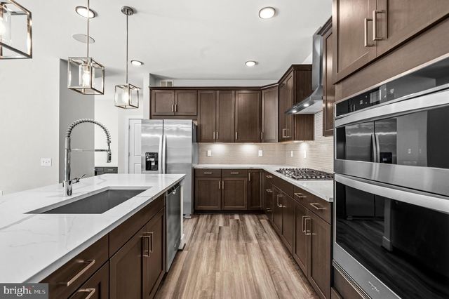 2020 SILVER SYCAMORE LN, Dumfries, VA 22026