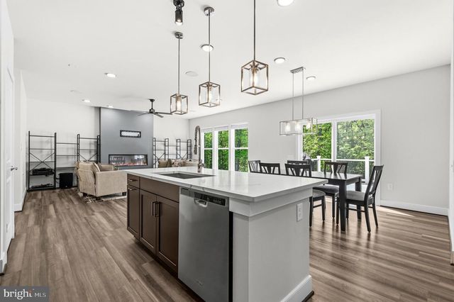 2020 SILVER SYCAMORE LN, Dumfries, VA 22026