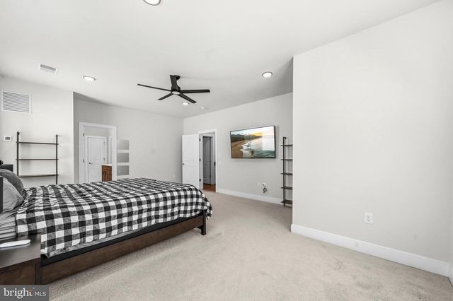 2020 SILVER SYCAMORE LN, Dumfries, VA 22026