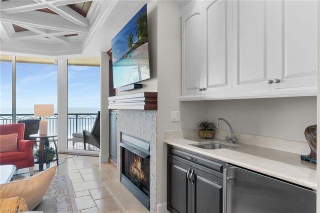 940 Cape Marco DR 602, Marco Island, FL 34145
