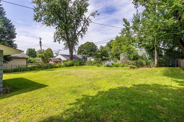 624 11th Street, West Des Moines, IA 50265