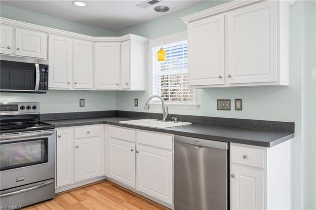 3627 Signet Drive, Winston-salem, NC 27101