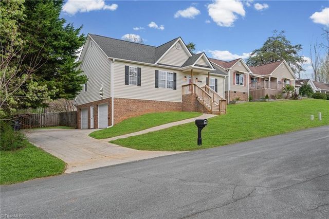 3627 Signet Drive, Winston-salem, NC 27101