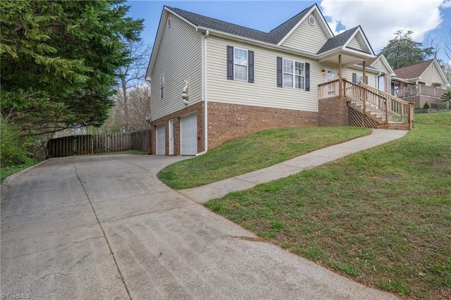 3627 Signet Drive, Winston-salem, NC 27101