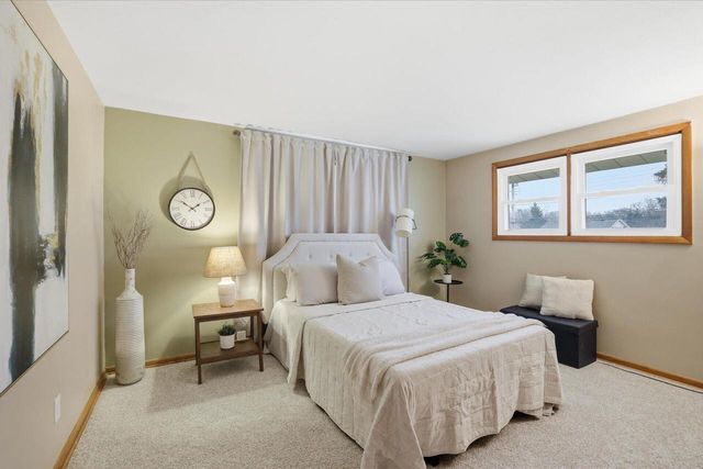 9837 W Sarasota PLACE, Milwaukee, WI 53222