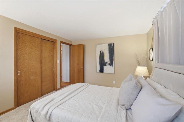 9837 W Sarasota PLACE, Milwaukee, WI 53222