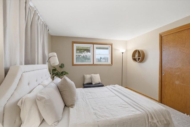 9837 W Sarasota PLACE, Milwaukee, WI 53222