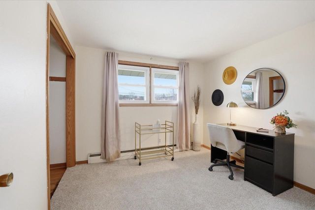 9837 W Sarasota PLACE, Milwaukee, WI 53222