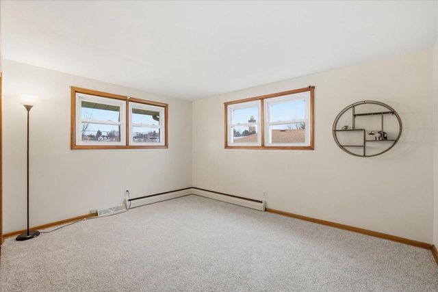 9837 W Sarasota PLACE, Milwaukee, WI 53222