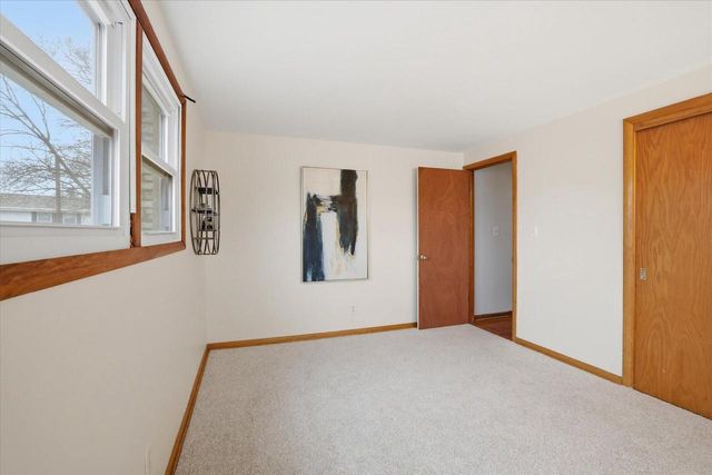 9837 W Sarasota PLACE, Milwaukee, WI 53222