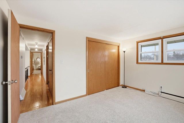 9837 W Sarasota PLACE, Milwaukee, WI 53222