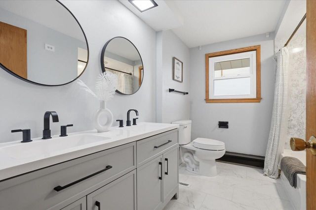 9837 W Sarasota PLACE, Milwaukee, WI 53222