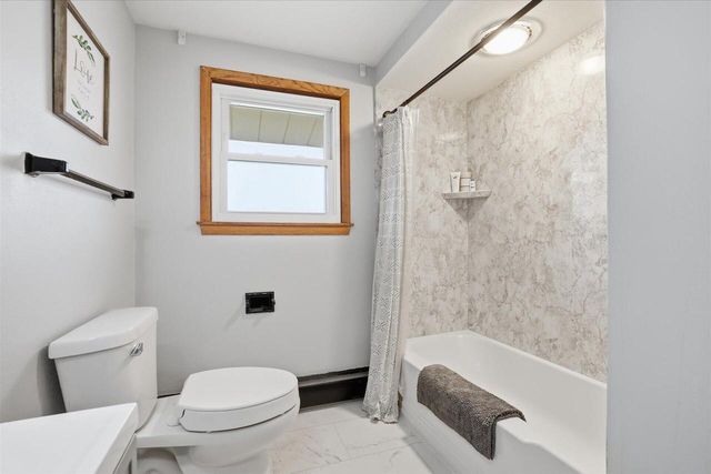 9837 W Sarasota PLACE, Milwaukee, WI 53222