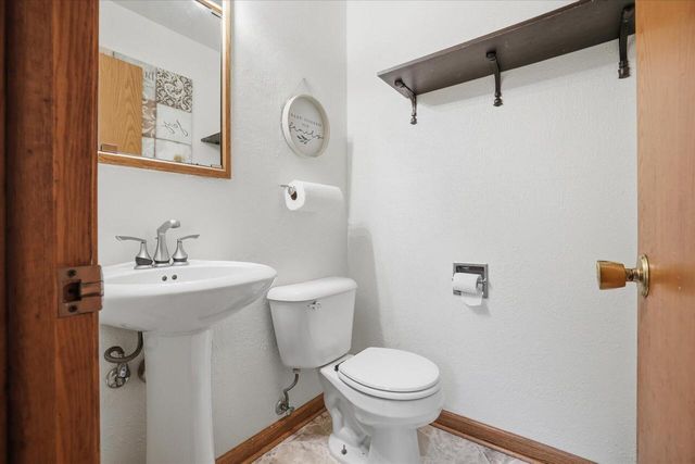 9837 W Sarasota PLACE, Milwaukee, WI 53222