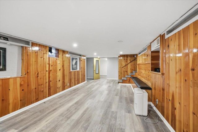 9837 W Sarasota PLACE, Milwaukee, WI 53222