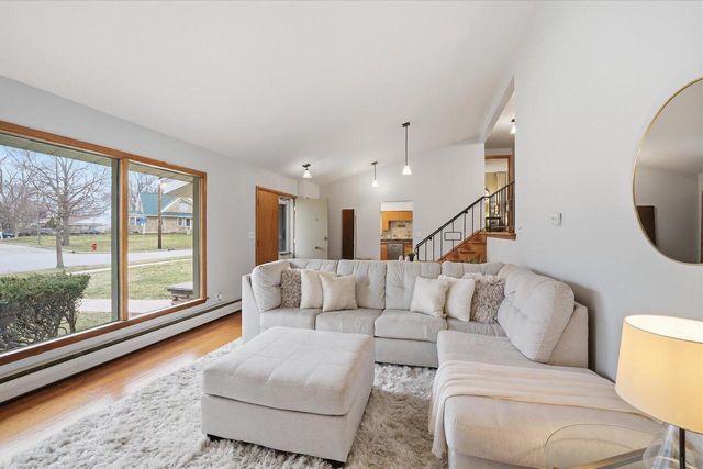 9837 W Sarasota PLACE, Milwaukee, WI 53222