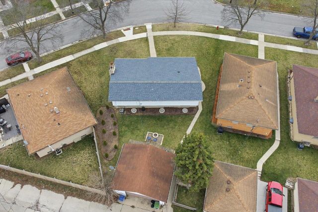 9837 W Sarasota PLACE, Milwaukee, WI 53222