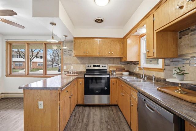 9837 W Sarasota PLACE, Milwaukee, WI 53222