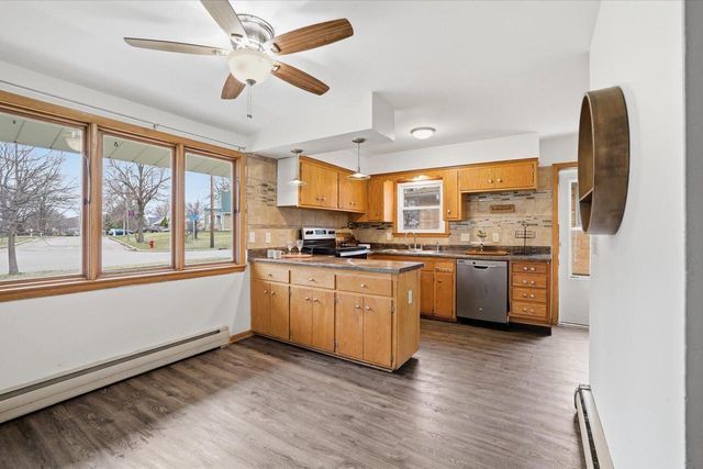 9837 W Sarasota PLACE, Milwaukee, WI 53222