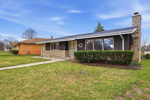 9837 W Sarasota PLACE, Milwaukee, WI 53222