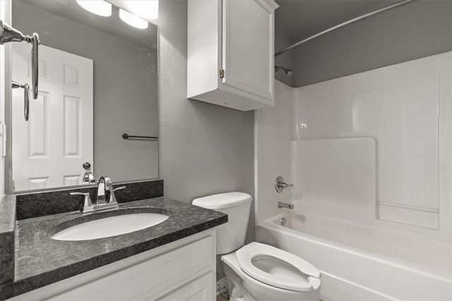 1051 Cabriolet Street, Bentonville, AR 72712