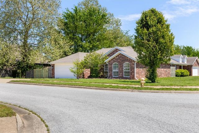1051 Cabriolet Street, Bentonville, AR 72712