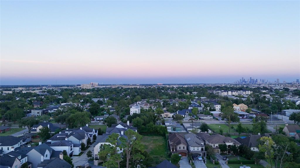 1520 Whispering Pines Dr, Houston, TX 77055
