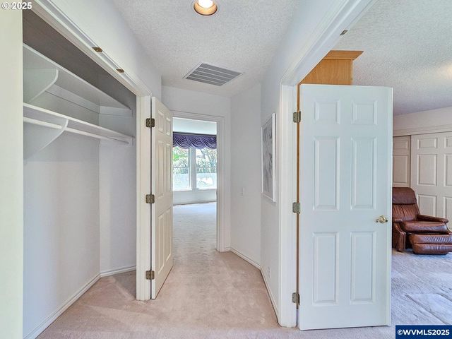 1055 Tukwila Dr, Woodburn, OR 97071