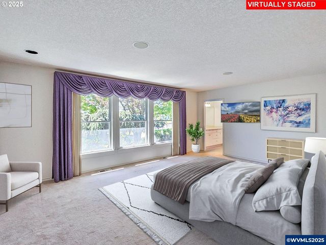 1055 Tukwila Dr, Woodburn, OR 97071