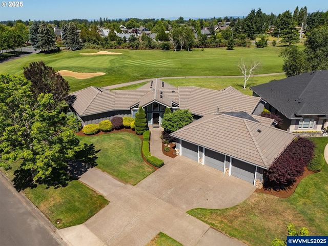 1055 Tukwila Dr, Woodburn, OR 97071