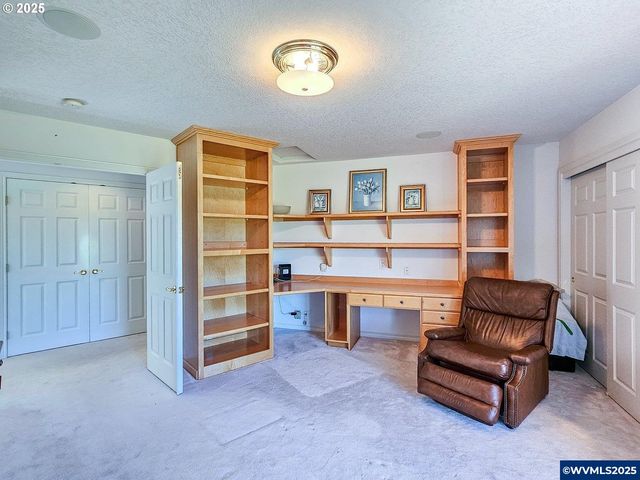 1055 Tukwila Dr, Woodburn, OR 97071