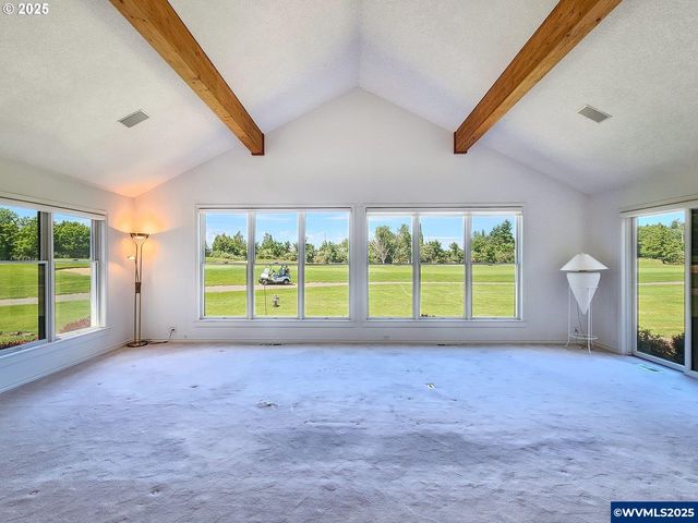 1055 Tukwila Dr, Woodburn, OR 97071