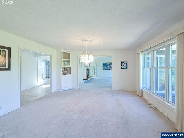 1055 Tukwila Dr, Woodburn, OR 97071