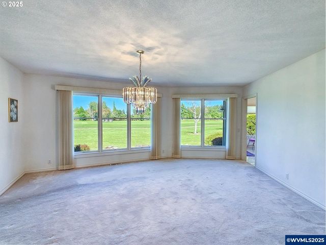 1055 Tukwila Dr, Woodburn, OR 97071