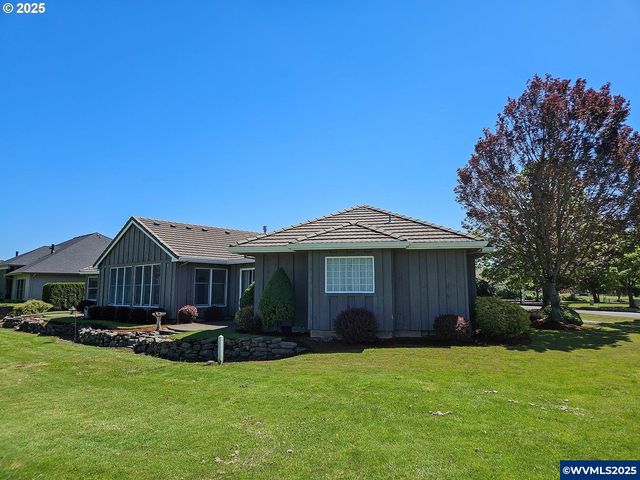 1055 Tukwila Dr, Woodburn, OR 97071