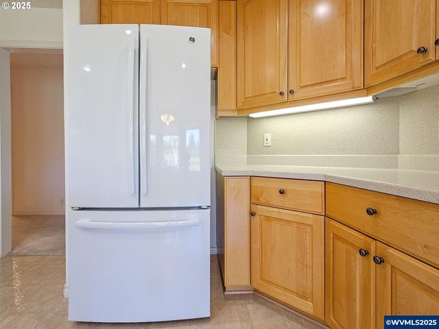 1055 Tukwila Dr, Woodburn, OR 97071