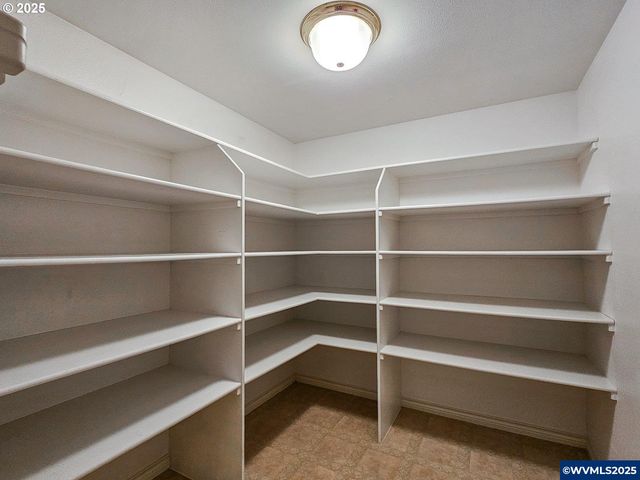 1055 Tukwila Dr, Woodburn, OR 97071