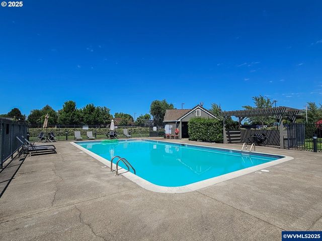 1055 Tukwila Dr, Woodburn, OR 97071