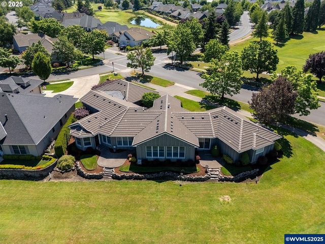 1055 Tukwila Dr, Woodburn, OR 97071