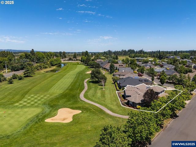 1055 Tukwila Dr, Woodburn, OR 97071