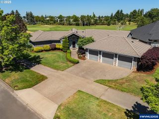 1055 Tukwila Dr, Woodburn, OR 97071