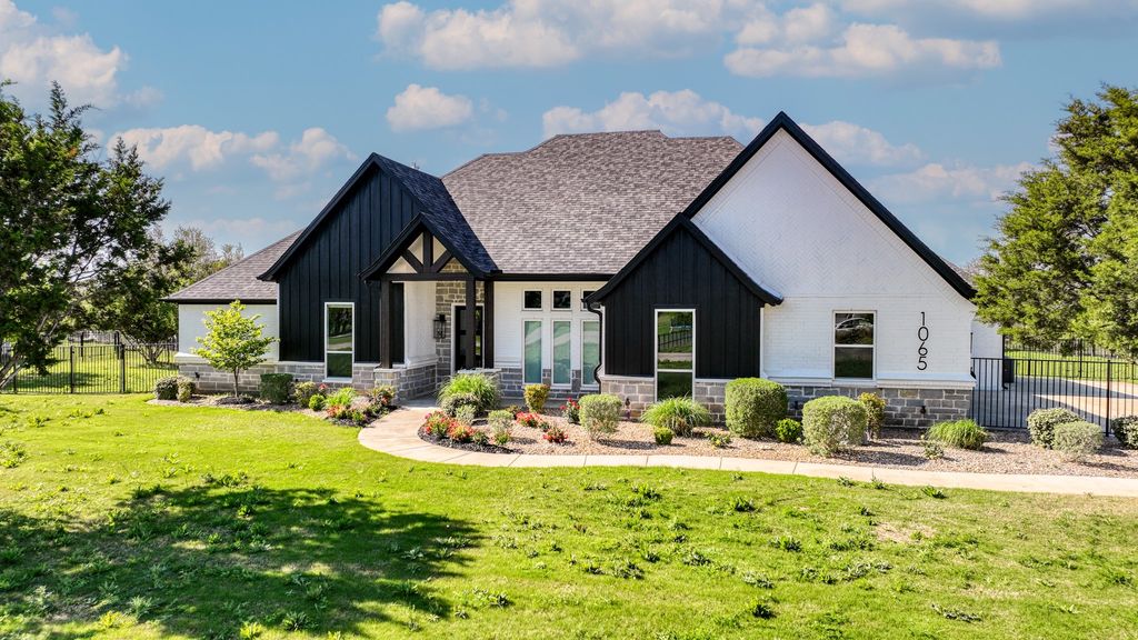 1065 Timber Hills Drive, Weatherford, TX 76087