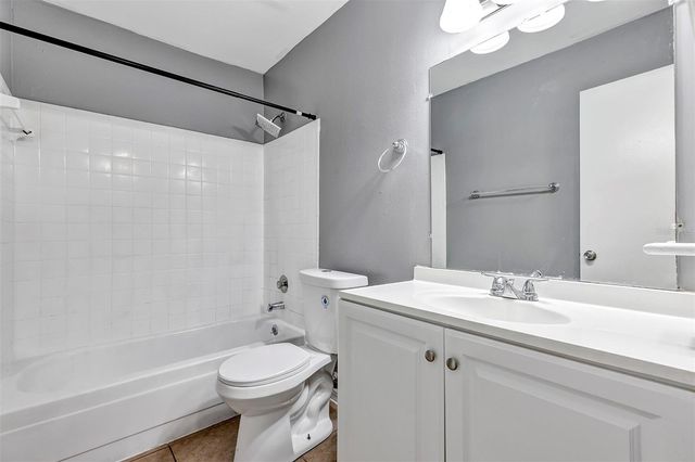 2864 N POWERS DRIVE 150, Orlando, FL 32818