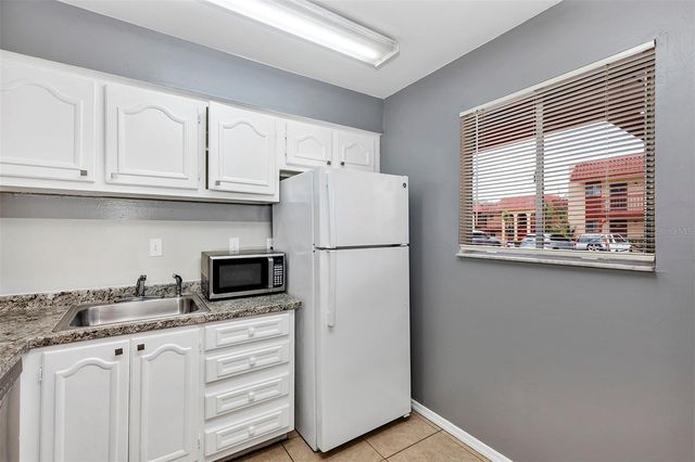 2864 N POWERS DRIVE 150, Orlando, FL 32818