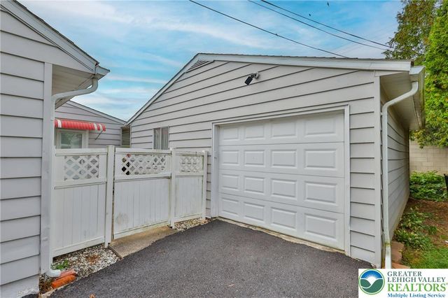 1929 Cloverdale Road, Bethlehem City, PA 18018